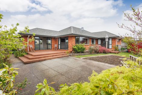 Photo of property in 31 Johnstone Drive, Fitzherbert, Palmerston North, 4410
