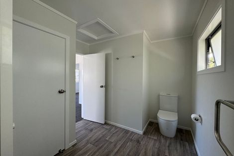 Photo of property in 8 Chetwode Grove, Newlands, Wellington, 6037