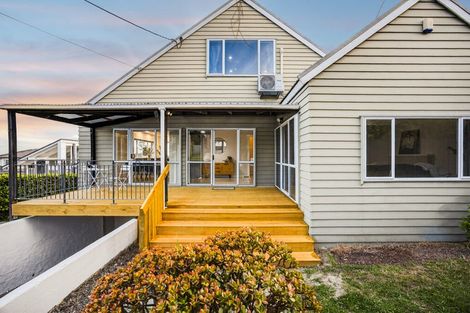 Photo of property in 20 Peter Terrace, Castor Bay, Auckland, 0620