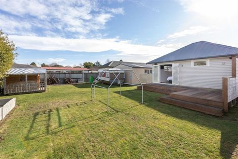 Photo of property in 40 Farquhars Road, Redwood, Christchurch, 8051