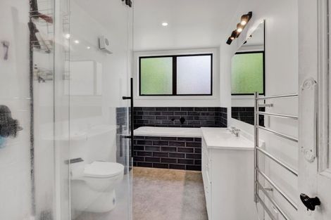 Photo of property in 9 Carrington Street, Inglewood, 4330