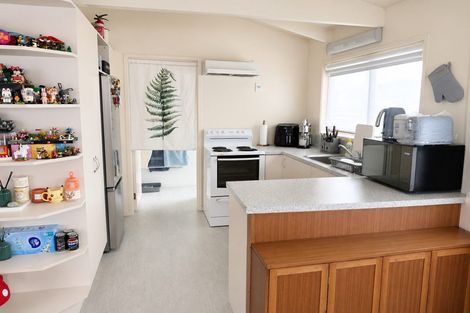 Photo of property in 31 Staincross Street, Green Bay, Auckland, 0604
