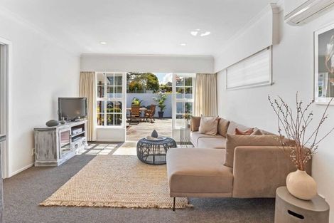 Photo of property in 69 Ravenwood Drive, Forrest Hill, Auckland, 0620