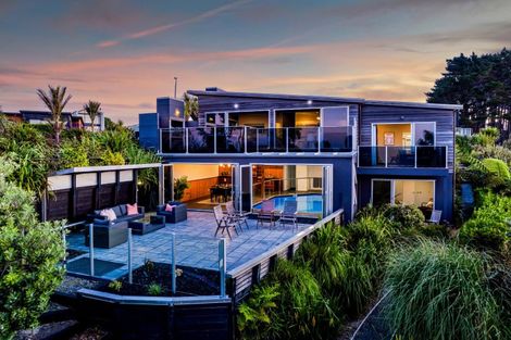 Photo of property in 14 Shearer Drive, Oakura, 4314