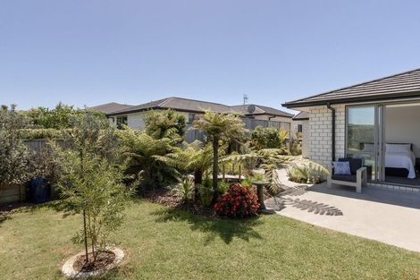 Photo of property in Waterview Estate, 11/4 Greystone Place, Omokoroa, 3114
