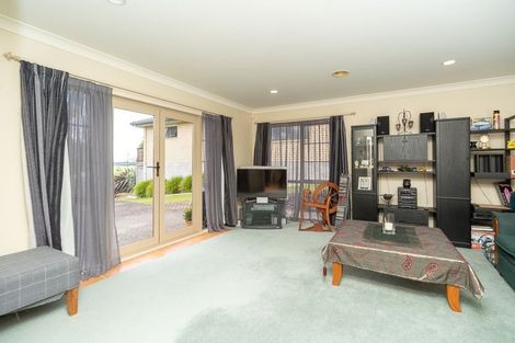 Photo of property in 17 Highgrove Drive, Grandview Heights, Hamilton, 3200