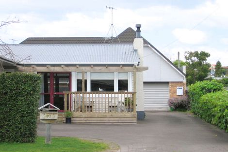 Photo of property in 37 Queen Road, Bellevue, Tauranga, 3110