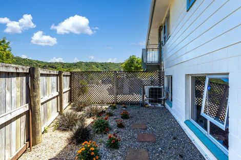 Photo of property in 71 Milton Terrace, Picton, 7220