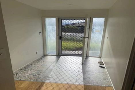 Photo of property in 107 Luckens Road, West Harbour, Auckland, 0618