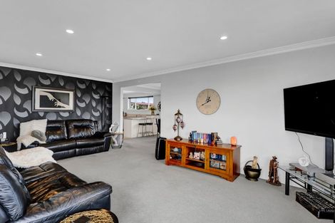 Photo of property in 47 Nevada Drive, Merrilands, New Plymouth, 4312