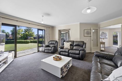 Photo of property in 7 Taylor Place, Merrilands, New Plymouth, 4312