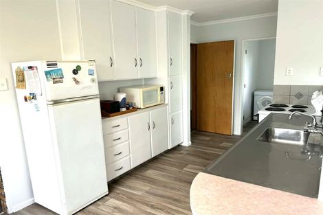 Photo of property in 4 Mokau Place, Terrace End, Palmerston North, 4410