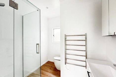 Photo of property in 1/17 Lyons Avenue, Murrays Bay, Auckland, 0630