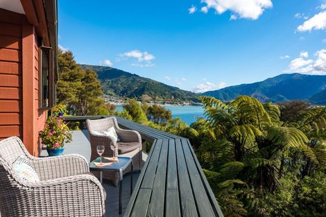 Photo of property in 259 Queen Charlotte Drive, Havelock, Picton, 7281