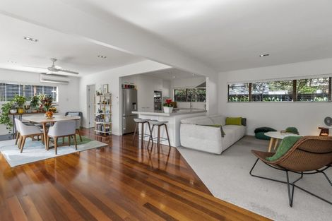 Photo of property in 13 James Evans Drive, Northcote, Auckland, 0627