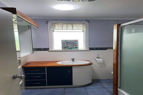 Photo of property in 27 Stottholm Road, Titirangi, Auckland, 0604