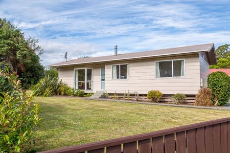 Photo of property in 8 Kowhai Grove, Featherston, 5710