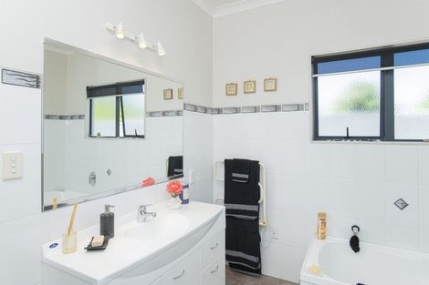 Photo of property in 98 Potae Avenue, Lytton West, Gisborne, 4010