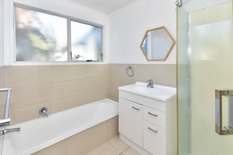 Photo of property in 31 Becker Drive, Weymouth, Auckland, 2103