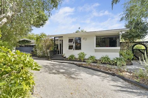 Photo of property in 15 Robert Grove, Paraparaumu, 5032