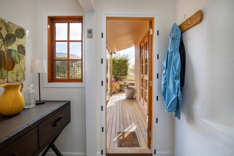 Photo of property in 180 Hall Road, Bannockburn, Cromwell, 9384