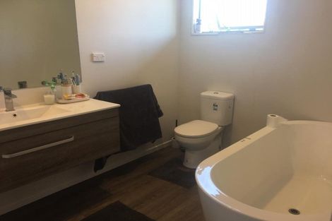 Photo of property in 17 Derby Place, Cannons Creek, Porirua, 5024