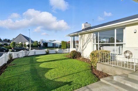 Photo of property in 1 Glenavon Place, Ilam, Christchurch, 8041