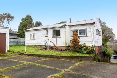 Photo of property in 33 Tarahua Road, Vogeltown, New Plymouth, 4310