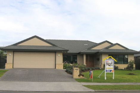 Photo of property in 9 Delmont Close, East Tamaki Heights, Auckland, 2016