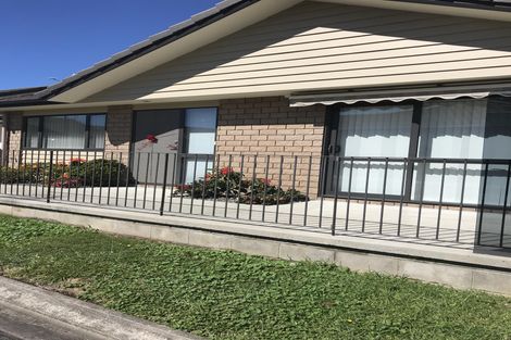 Photo of property in 46 Royalle Mews, Botany Downs, Auckland, 2010