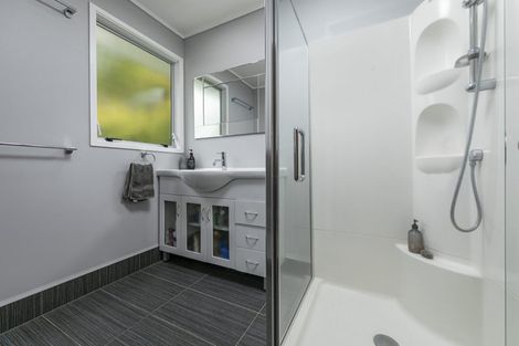 Photo of property in 9 Denver Avenue, Sunnyvale, Auckland, 0612