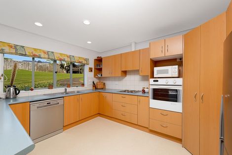 Photo of property in 2 Burgundy Park Avenue, Henderson, Auckland, 0612