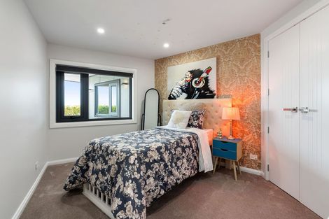 Photo of property in 35 Grumman Lane, Newlands, Wellington, 6037