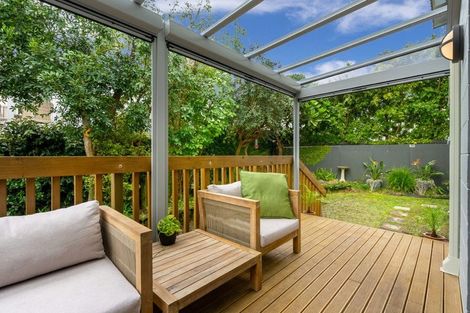 Photo of property in 4/22 North Avenue, Narrow Neck, Auckland, 0624