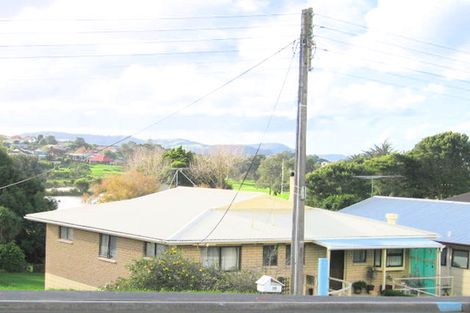 Photo of property in 82 Whangaparaoa Road, Red Beach, 0932