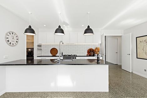 Photo of property in 32 Awanui Crescent, Matakana, 0985