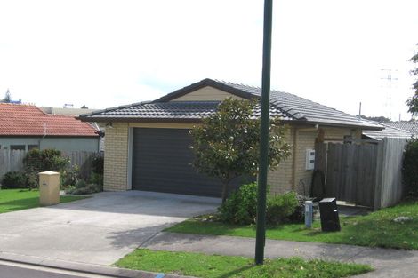 Photo of property in 4 Stonegate Close, Westgate, Auckland, 0614