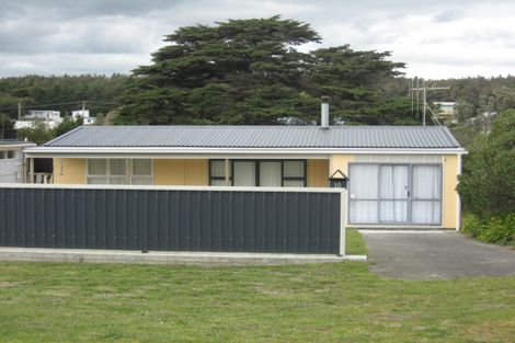 Photo of property in 10 Kent Avenue, Waitarere Beach, Levin, 5510