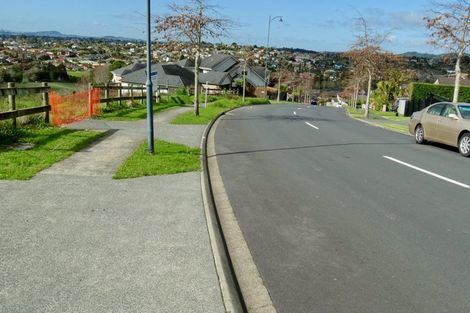 Photo of property in 85e Lake Panorama Drive, Henderson Valley, Auckland, 0614