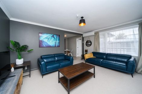 Photo of property in 2 Chester Crescent, West End, Palmerston North, 4410