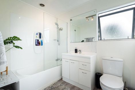 Photo of property in 13 Benchmark Drive, Massey, Auckland, 0614