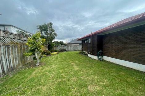 Photo of property in 6 Headcorn Place, Botany Downs, Auckland, 2010