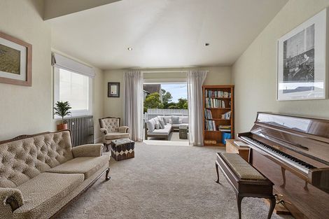 Photo of property in 60 Gover Street, New Plymouth, 4310