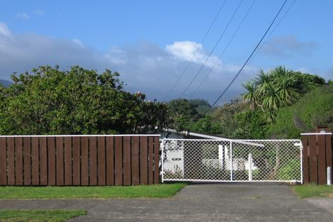 Photo of property in 18 William Street, Waikanae Beach, Waikanae, 5036