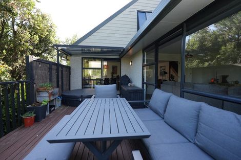 Photo of property in 7 Hillgrove Place, Fitzherbert, Palmerston North, 4410