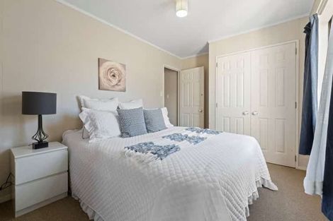 Photo of property in 2/25 De Quincey Terrace, Highland Park, Auckland, 2010