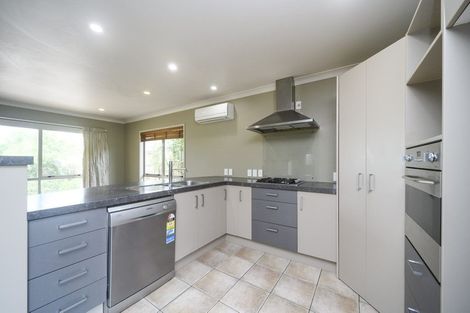 Photo of property in 21 Johnstone Drive, Fitzherbert, Palmerston North, 4410