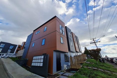 Photo of property in 5/200 Sunnynook Road, Totara Vale, Auckland, 0627