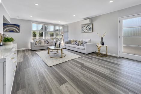 Photo of property in 17 Oxford Road, Manurewa, Auckland, 2102