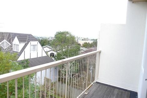 Photo of property in 2/268a Onewa Road, Birkenhead, Auckland, 0626